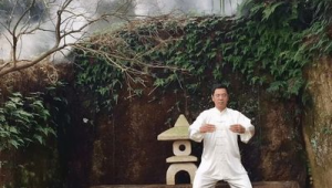 醒世無量氣上頭（醒世無量現(xiàn)在還站樁嗎）